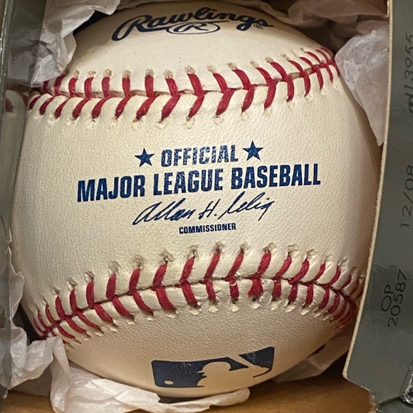 Authentic Don Mattingly Autographed MLB Official Baseball from 1990’s - Picture 3 of 8